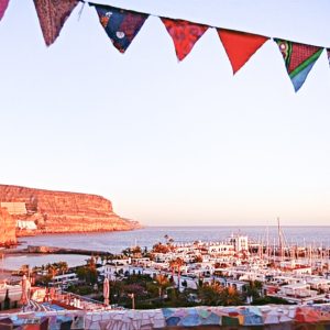Image of a scenery of the sea and houses from a terrace