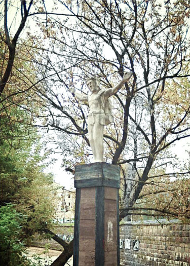 Image of a statue of Christ